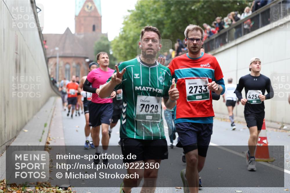 05.10.2025 - 20. swb-Marathon Bremen Michael Strokosch http://msf.ph/oto/9222350 05.10.2025 12:59:59 Laufen 7029, 2733, 4254 meine-sportfotos.de
