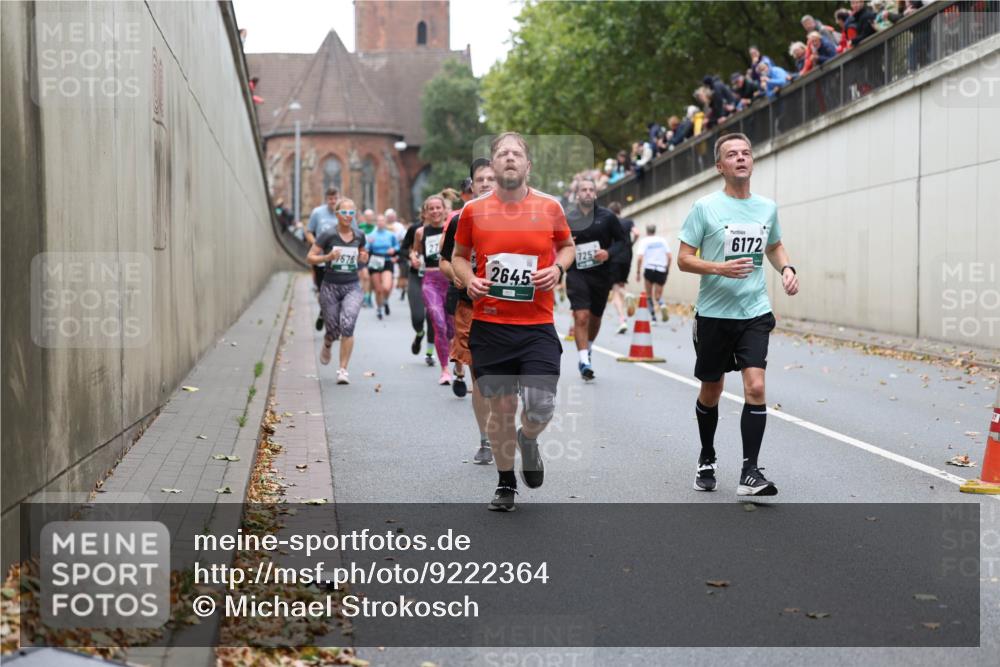 05.10.2025 - 20. swb-Marathon Bremen Michael Strokosch http://msf.ph/oto/9222364 05.10.2025 13:00:04 Laufen 725, 6172, 7576, 2645 meine-sportfotos.de