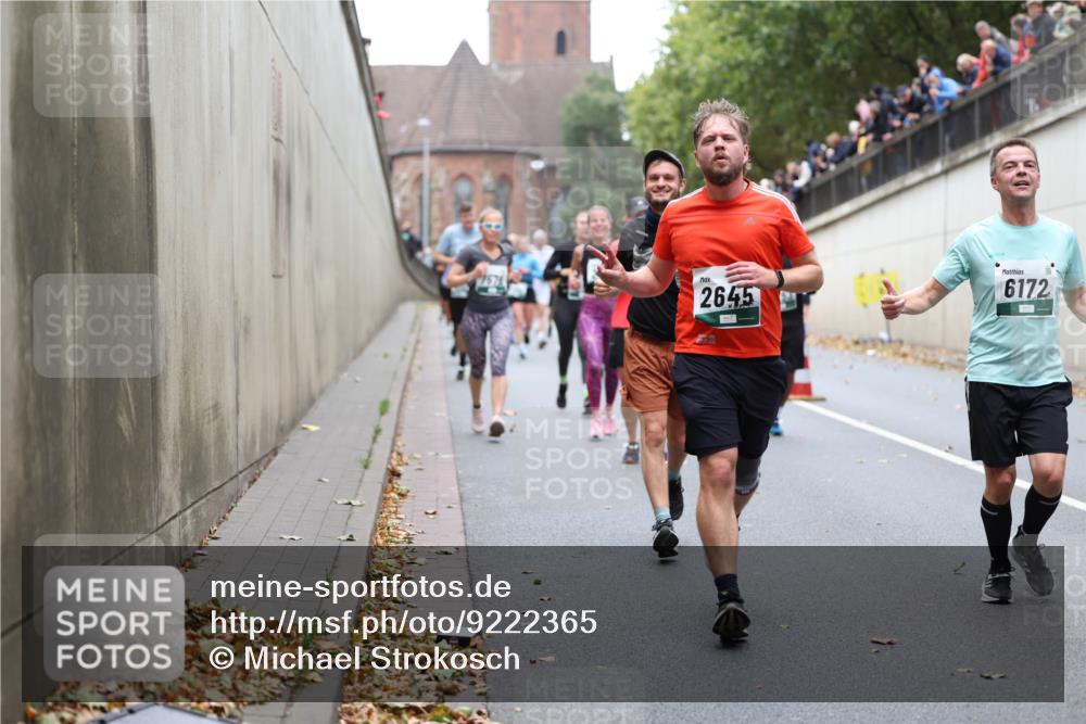 05.10.2025 - 20. swb-Marathon Bremen Michael Strokosch http://msf.ph/oto/9222365 05.10.2025 13:00:04 Laufen 7574, 2645, 6172 meine-sportfotos.de