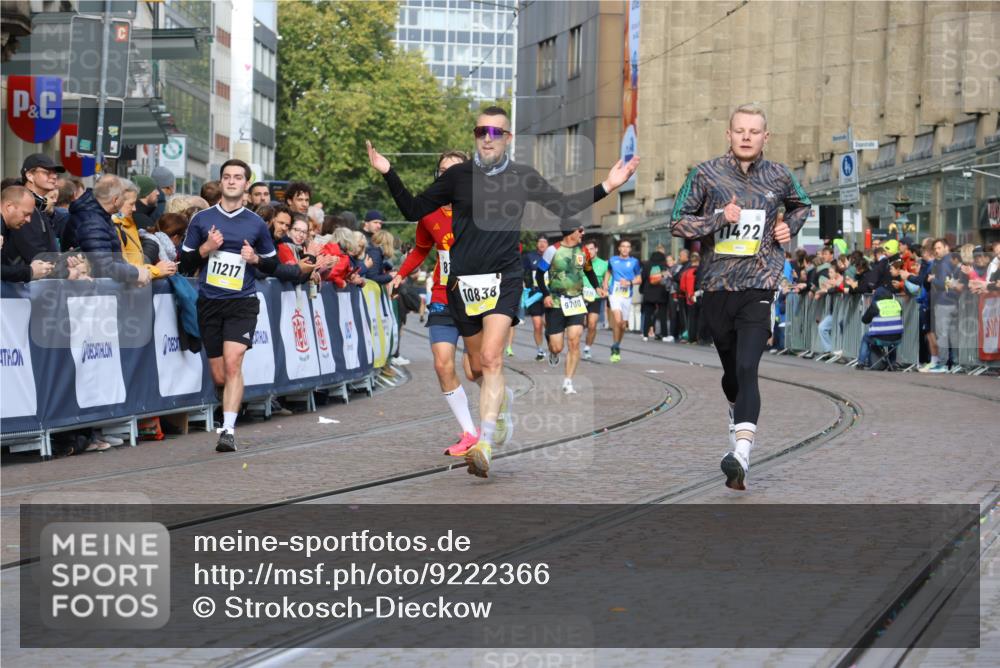 05.10.2025 - 20. swb-Marathon Bremen Strokosch-Dieckow http://msf.ph/oto/9222366 05.10.2025 10:42:13 Ziel 8187, 9364, 9700, 10838, 11217, 11422 meine-sportfotos.de