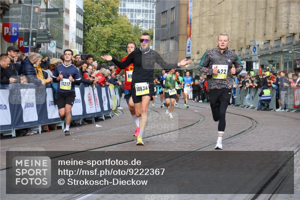 05.10.2025 - 20. swb-Marathon Bremen Strokosch-Dieckow http://msf.ph/oto/9222367 05.10.2025 10:42:13 Ziel 8187, 9364, 9700, 10838, 11217, 11422 meine-sportfotos.de
