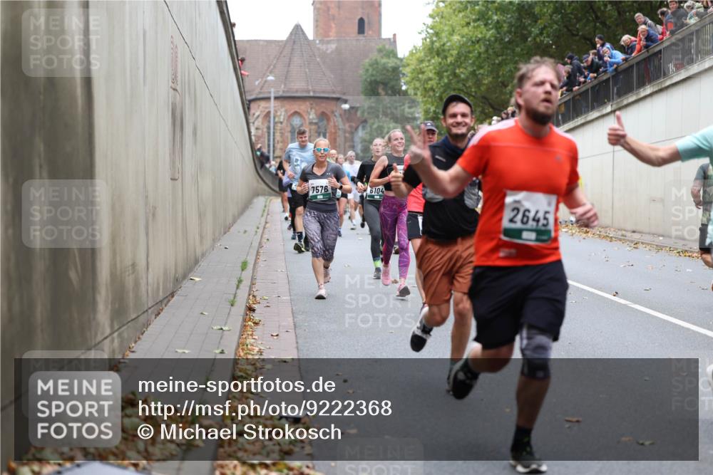 05.10.2025 - 20. swb-Marathon Bremen Michael Strokosch http://msf.ph/oto/9222368 05.10.2025 13:00:05 Laufen 7576, 6104, 2645 meine-sportfotos.de