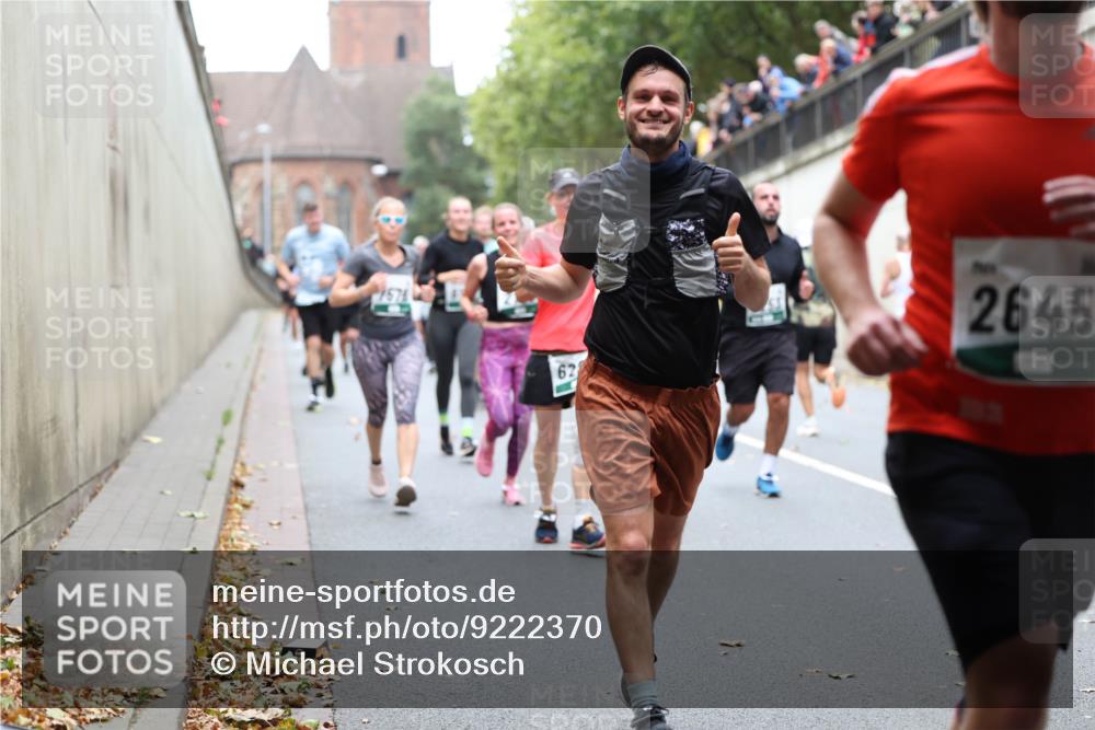 05.10.2025 - 20. swb-Marathon Bremen Michael Strokosch http://msf.ph/oto/9222370 05.10.2025 13:00:06 Laufen 62, 2645 meine-sportfotos.de