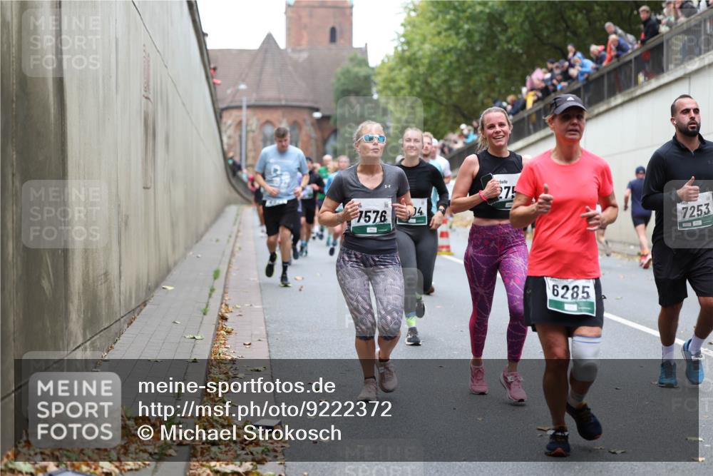 05.10.2025 - 20. swb-Marathon Bremen Michael Strokosch http://msf.ph/oto/9222372 05.10.2025 13:00:07 Laufen 7576, 04, 275, 6285, 7253 meine-sportfotos.de