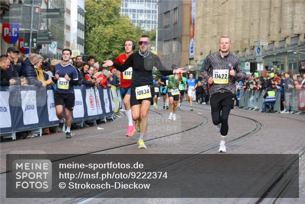 05.10.2025 - 20. swb-Marathon Bremen Strokosch-Dieckow http://msf.ph/oto/9222374 05.10.2025 10:42:13 Ziel 8187, 9364, 9700, 10838, 11217, 11422 meine-sportfotos.de