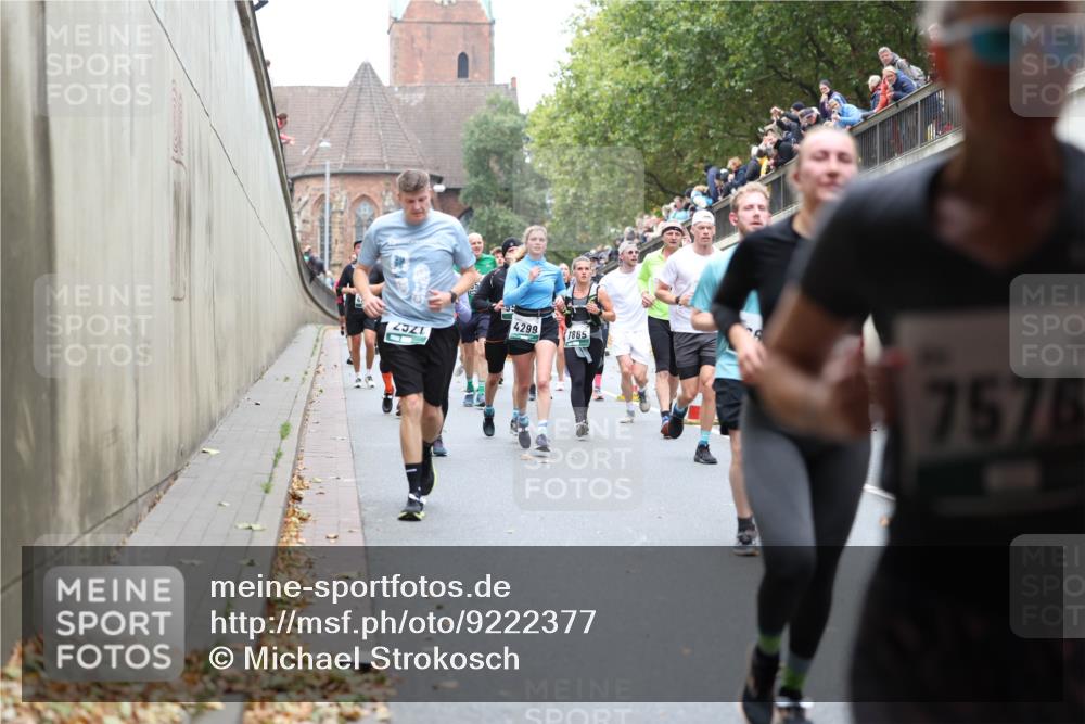 05.10.2025 - 20. swb-Marathon Bremen Michael Strokosch http://msf.ph/oto/9222377 05.10.2025 13:00:09 Laufen 521, 4299, 7865, 7576 meine-sportfotos.de