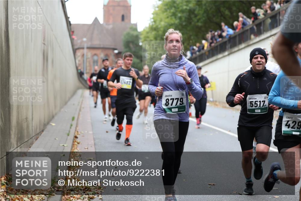 05.10.2025 - 20. swb-Marathon Bremen Michael Strokosch http://msf.ph/oto/9222381 05.10.2025 13:00:12 Laufen 11482, 8779, 5517, 429 meine-sportfotos.de