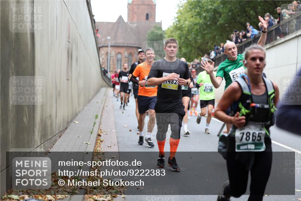 05.10.2025 - 20. swb-Marathon Bremen Michael Strokosch http://msf.ph/oto/9222383 05.10.2025 13:00:14 Laufen 1482, 6370, 557, 7865 meine-sportfotos.de
