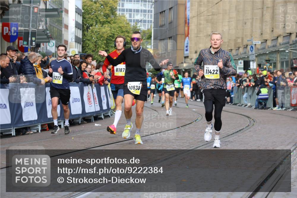 05.10.2025 - 20. swb-Marathon Bremen Strokosch-Dieckow http://msf.ph/oto/9222384 05.10.2025 10:42:13 Ziel 8187, 9364, 9700, 10838, 11217, 11422 meine-sportfotos.de