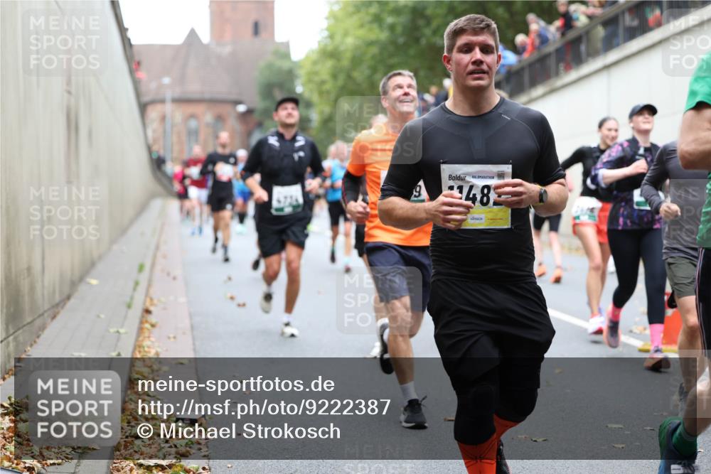 05.10.2025 - 20. swb-Marathon Bremen Michael Strokosch http://msf.ph/oto/9222387 05.10.2025 13:00:15 Laufen 483 meine-sportfotos.de