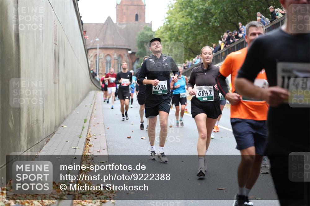05.10.2025 - 20. swb-Marathon Bremen Michael Strokosch http://msf.ph/oto/9222388 05.10.2025 13:00:15 Laufen 323, 4734, 656, 6847, 35, 1148 meine-sportfotos.de