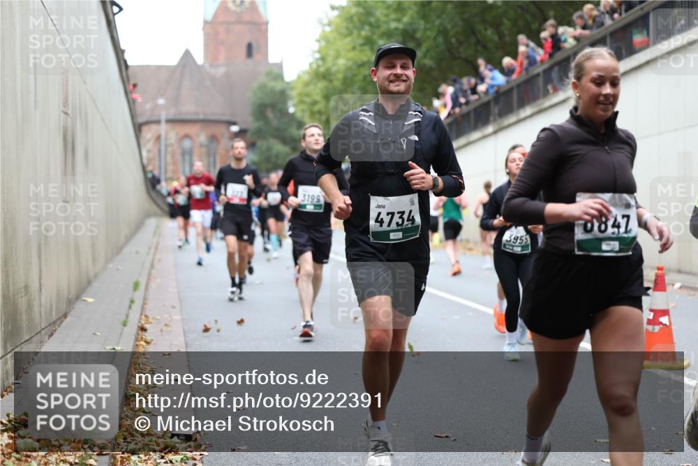 05.10.2025 - 20. swb-Marathon Bremen Michael Strokosch http://msf.ph/oto/9222391 05.10.2025 13:00:16 Laufen 3199, 4734, 8847, 3955 meine-sportfotos.de