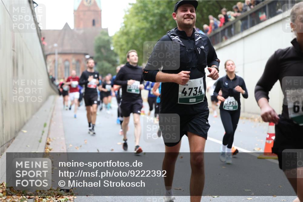 05.10.2025 - 20. swb-Marathon Bremen Michael Strokosch http://msf.ph/oto/9222392 05.10.2025 13:00:17 Laufen 4734, 3955, 6 meine-sportfotos.de