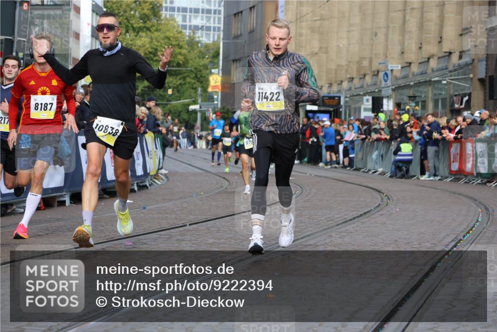05.10.2025 - 20. swb-Marathon Bremen Strokosch-Dieckow http://msf.ph/oto/9222394 05.10.2025 10:42:14 Ziel 8187, 9364, 9700, 10838, 11217, 11422 meine-sportfotos.de