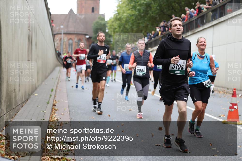 05.10.2025 - 20. swb-Marathon Bremen Michael Strokosch http://msf.ph/oto/9222395 05.10.2025 13:00:18 Laufen 323, 6098, 3199, 656 meine-sportfotos.de