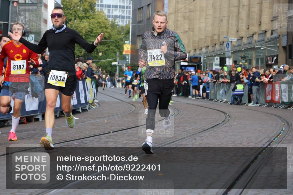 05.10.2025 - 20. swb-Marathon Bremen Strokosch-Dieckow http://msf.ph/oto/9222401 05.10.2025 10:42:14 Ziel 8187, 9364, 9700, 10838, 11217, 11422 meine-sportfotos.de