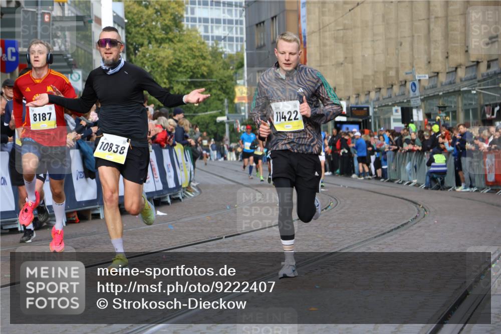 05.10.2025 - 20. swb-Marathon Bremen Strokosch-Dieckow http://msf.ph/oto/9222407 05.10.2025 10:42:14 Ziel 8187, 9364, 9700, 10838, 11217, 11422 meine-sportfotos.de