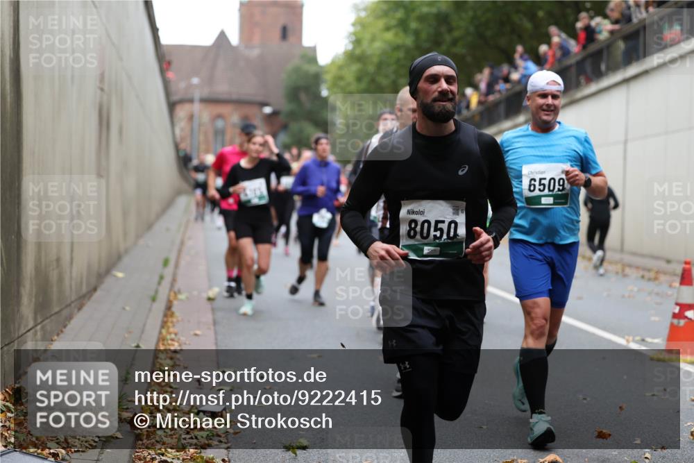 05.10.2025 - 20. swb-Marathon Bremen Michael Strokosch http://msf.ph/oto/9222415 05.10.2025 13:00:25 Laufen 8050, 6509 meine-sportfotos.de