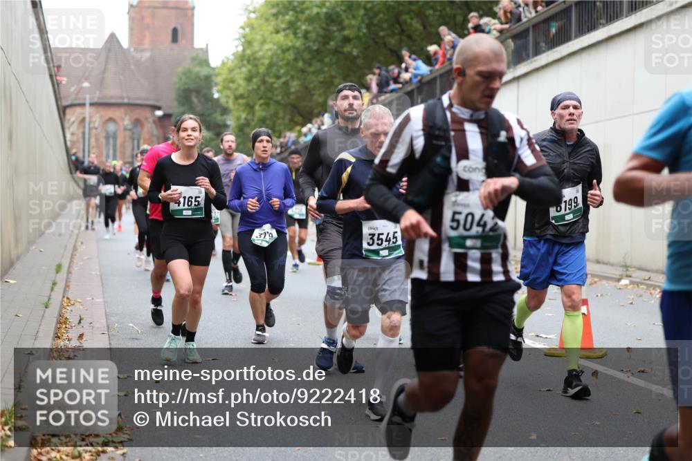05.10.2025 - 20. swb-Marathon Bremen Michael Strokosch http://msf.ph/oto/9222418 05.10.2025 13:00:26 Laufen 4165, 319, 3545, 504, 199 meine-sportfotos.de