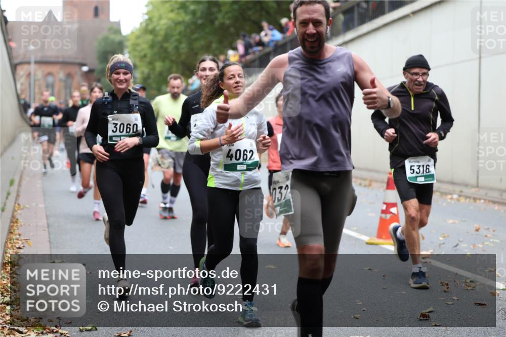 05.10.2025 - 20. swb-Marathon Bremen Michael Strokosch http://msf.ph/oto/9222431 05.10.2025 13:00:30 Laufen 3060, 4062, 032, 5316 meine-sportfotos.de