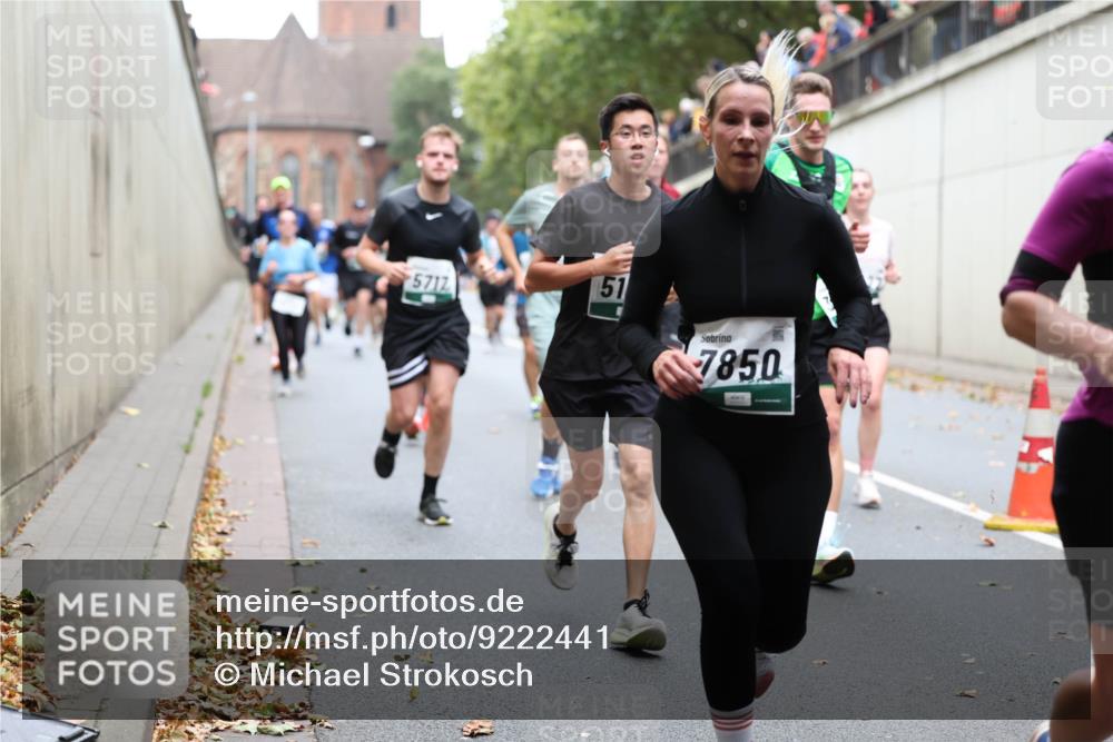 05.10.2025 - 20. swb-Marathon Bremen Michael Strokosch http://msf.ph/oto/9222441 05.10.2025 13:00:34 Laufen 5712, 40, 51, 7850 meine-sportfotos.de