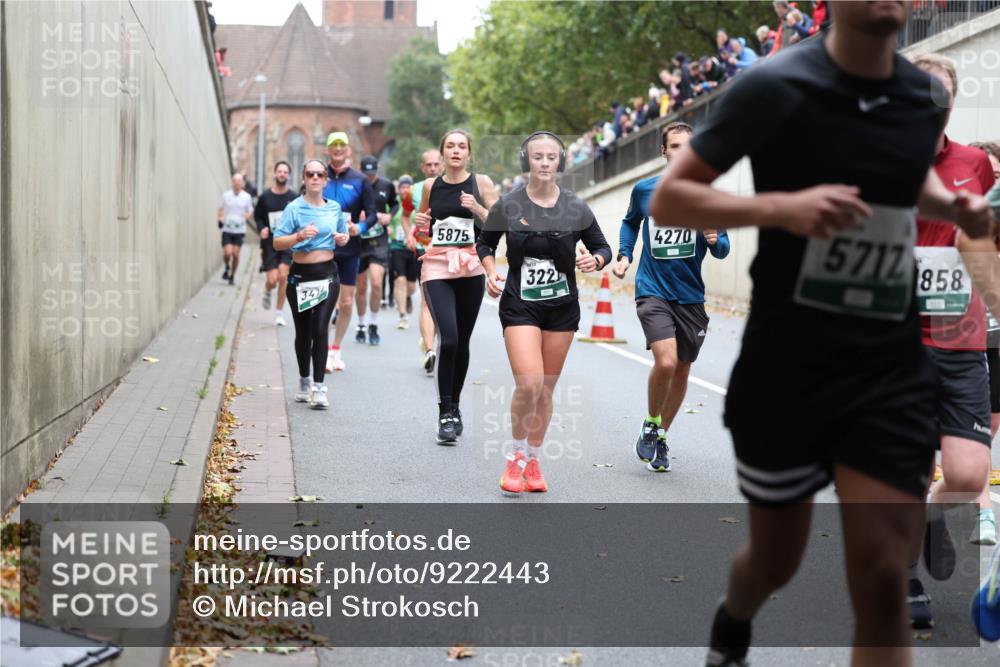 05.10.2025 - 20. swb-Marathon Bremen Michael Strokosch http://msf.ph/oto/9222443 05.10.2025 13:00:36 Laufen 341, 5875, 322, 4270, 5712, 858 meine-sportfotos.de