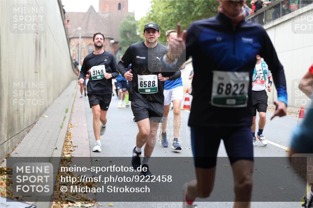 05.10.2025 - 20. swb-Marathon Bremen Michael Strokosch http://msf.ph/oto/9222458 05.10.2025 13:00:40 Laufen 3149, 6588, 6822, 52 meine-sportfotos.de