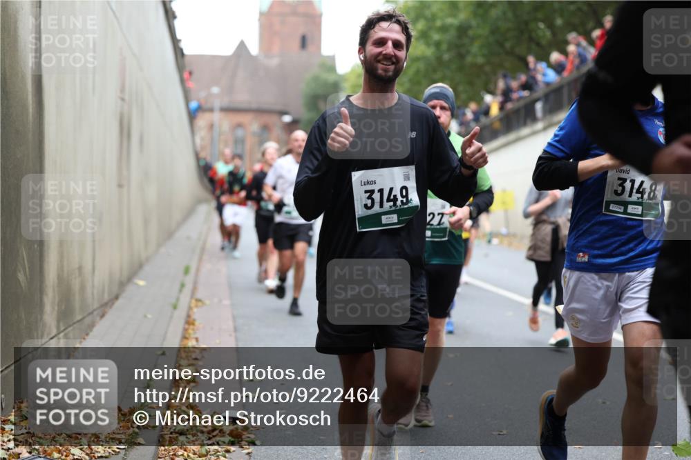 05.10.2025 - 20. swb-Marathon Bremen Michael Strokosch http://msf.ph/oto/9222464 05.10.2025 13:00:42 Laufen 3149, 27, 3148, 07204 meine-sportfotos.de