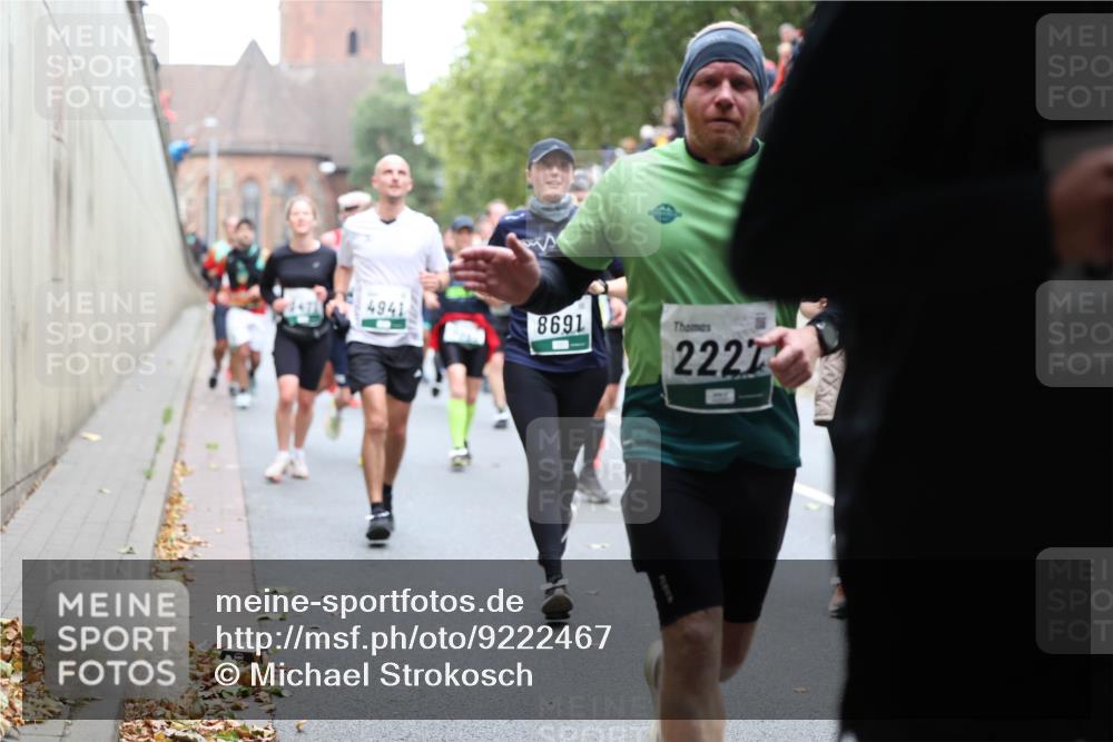 05.10.2025 - 20. swb-Marathon Bremen Michael Strokosch http://msf.ph/oto/9222467 05.10.2025 13:00:43 Laufen 4941, 8691, 2227 meine-sportfotos.de