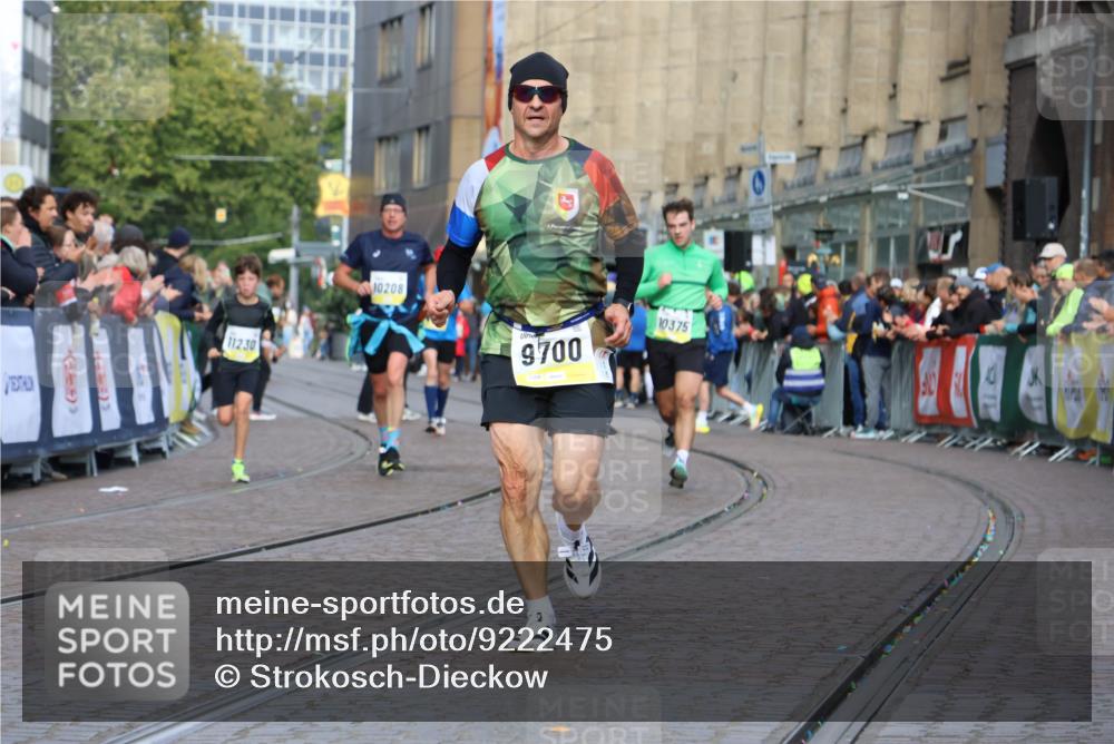 05.10.2025 - 20. swb-Marathon Bremen Strokosch-Dieckow http://msf.ph/oto/9222475 05.10.2025 10:42:20 Ziel 9700, 9775, 10208, 10375, 11230 meine-sportfotos.de