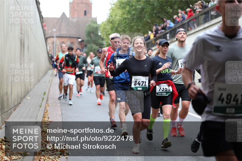 05.10.2025 - 20. swb-Marathon Bremen Michael Strokosch http://msf.ph/oto/9222478 05.10.2025 13:00:45 Laufen 84, 71, 7351, 70, 494 meine-sportfotos.de