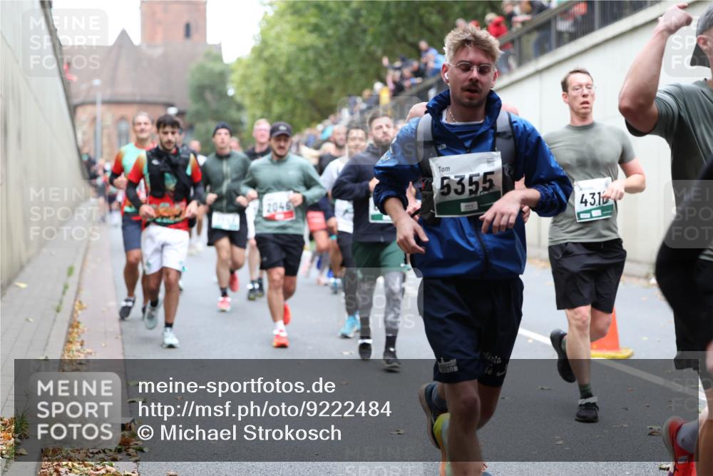 05.10.2025 - 20. swb-Marathon Bremen Michael Strokosch http://msf.ph/oto/9222484 05.10.2025 13:00:47 Laufen 2046, 5355, 431 meine-sportfotos.de