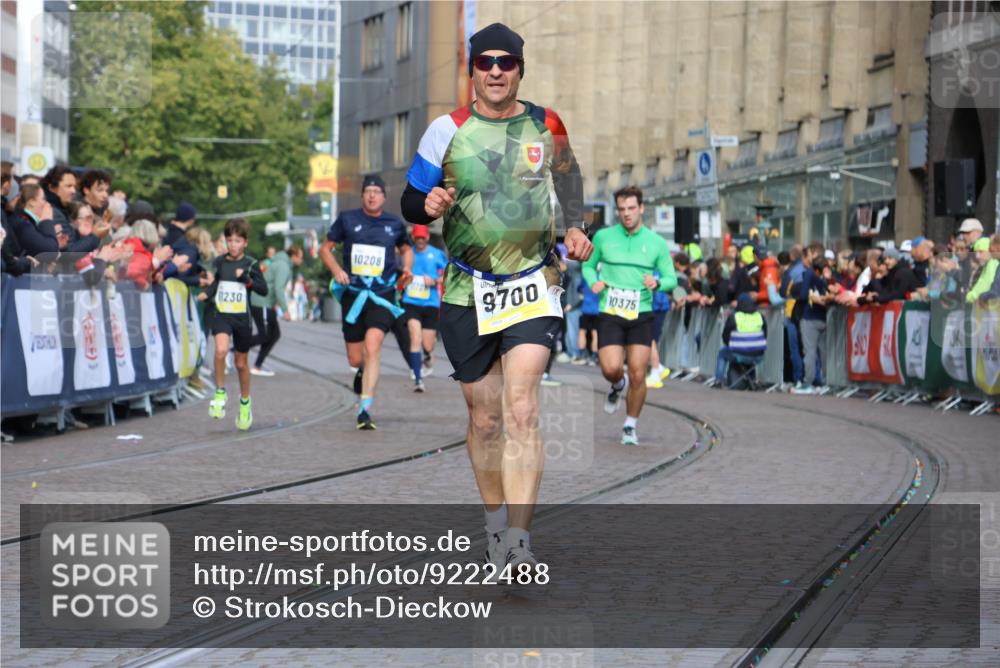 05.10.2025 - 20. swb-Marathon Bremen Strokosch-Dieckow http://msf.ph/oto/9222488 05.10.2025 10:42:20 Ziel 9700, 9775, 10208, 10375, 11230 meine-sportfotos.de