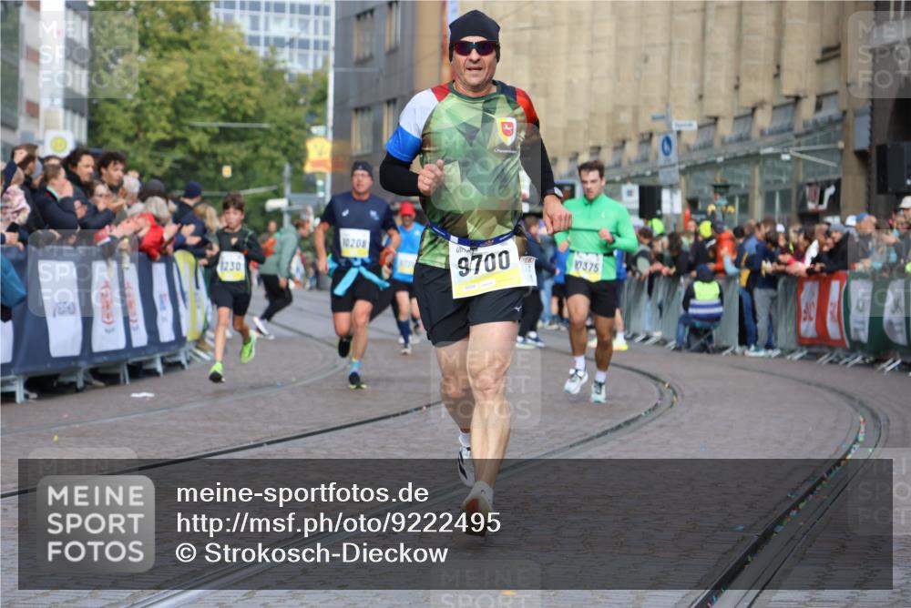 05.10.2025 - 20. swb-Marathon Bremen Strokosch-Dieckow http://msf.ph/oto/9222495 05.10.2025 10:42:20 Ziel 9700, 9775, 10208, 10375, 11230 meine-sportfotos.de