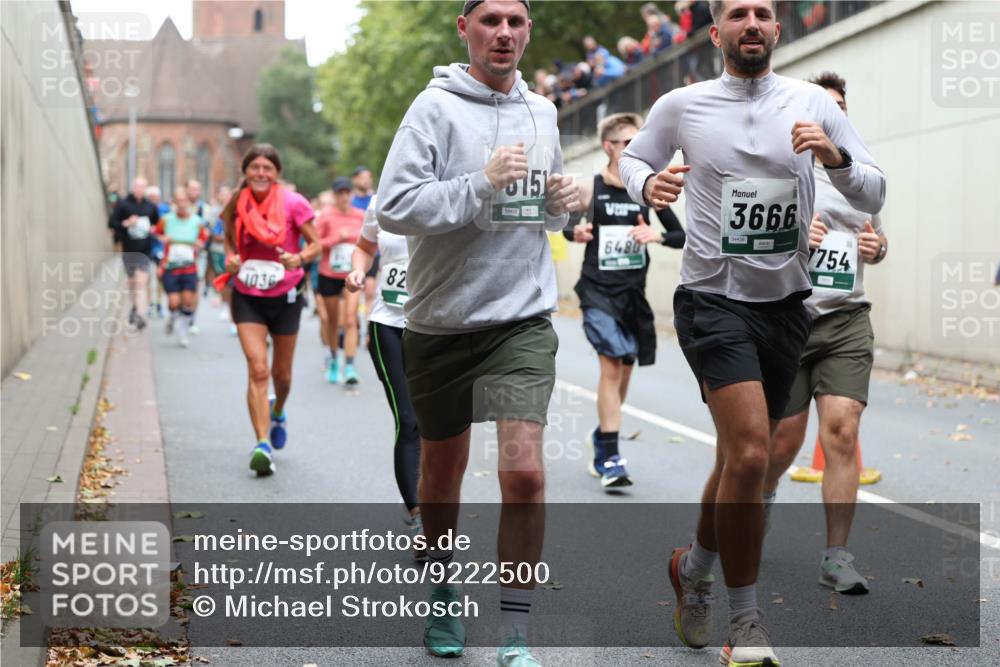 05.10.2025 - 20. swb-Marathon Bremen Michael Strokosch http://msf.ph/oto/9222500 05.10.2025 13:00:53 Laufen 1036, 82, 04439, 151, 6480, 3666, 7754 meine-sportfotos.de