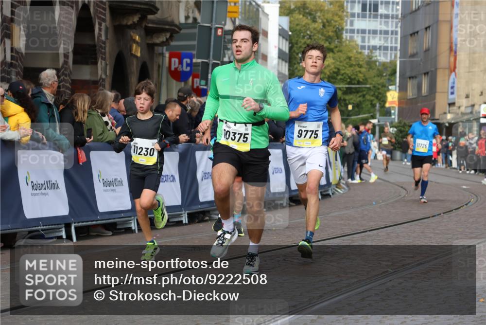 05.10.2025 - 20. swb-Marathon Bremen Strokosch-Dieckow http://msf.ph/oto/9222508 05.10.2025 10:42:24 Ziel 9700, 9775, 10208, 10375, 11230, 11725 meine-sportfotos.de