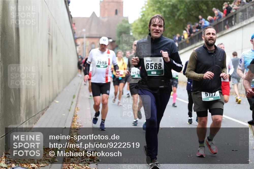 05.10.2025 - 20. swb-Marathon Bremen Michael Strokosch http://msf.ph/oto/9222519 05.10.2025 13:01:02 Laufen 7599, 4428, 6568 meine-sportfotos.de