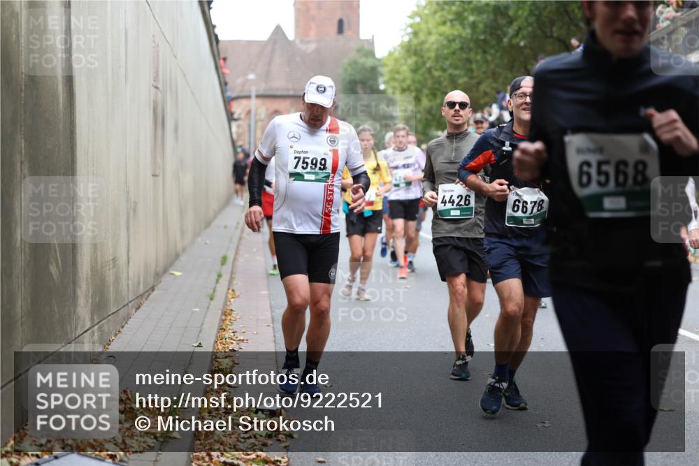 05.10.2025 - 20. swb-Marathon Bremen Michael Strokosch http://msf.ph/oto/9222521 05.10.2025 13:01:03 Laufen 7599, 4426, 6678, 6568 meine-sportfotos.de