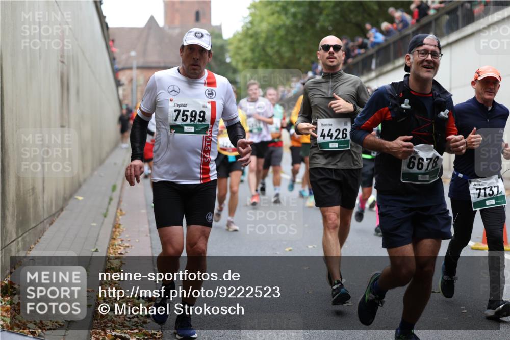 05.10.2025 - 20. swb-Marathon Bremen Michael Strokosch http://msf.ph/oto/9222523 05.10.2025 13:01:04 Laufen 7599, 4426, 6678, 7137 meine-sportfotos.de