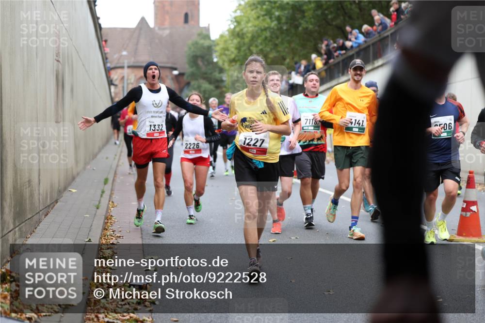 05.10.2025 - 20. swb-Marathon Bremen Michael Strokosch http://msf.ph/oto/9222528 05.10.2025 13:01:06 Laufen 1332, 7118, 1227, 2226, 13, 141, 06 meine-sportfotos.de