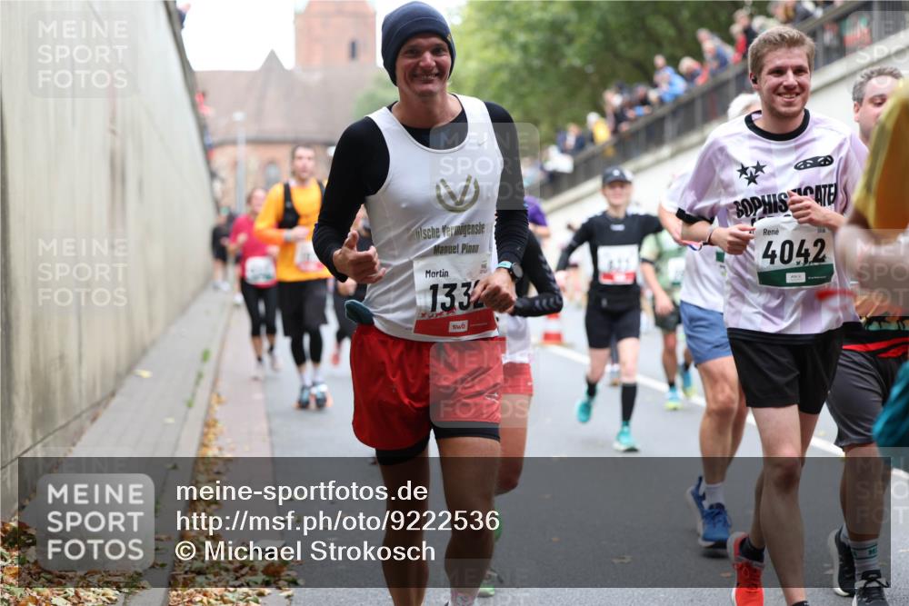 05.10.2025 - 20. swb-Marathon Bremen Michael Strokosch http://msf.ph/oto/9222536 05.10.2025 13:01:08 Laufen 1332, 4042 meine-sportfotos.de