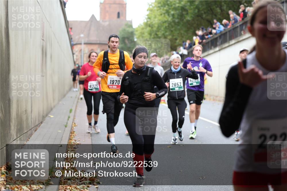05.10.2025 - 20. swb-Marathon Bremen Michael Strokosch http://msf.ph/oto/9222539 05.10.2025 13:01:09 Laufen 8325, 1970, 2657, 4260, 222 meine-sportfotos.de