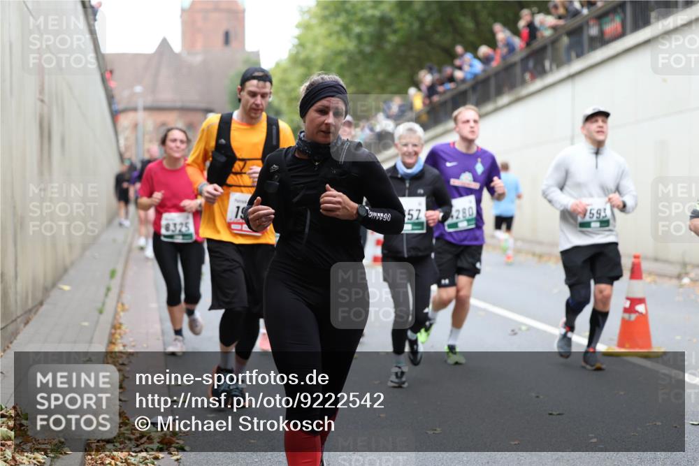 05.10.2025 - 20. swb-Marathon Bremen Michael Strokosch http://msf.ph/oto/9222542 05.10.2025 13:01:10 Laufen 6325, 19, 52, 280, 593 meine-sportfotos.de