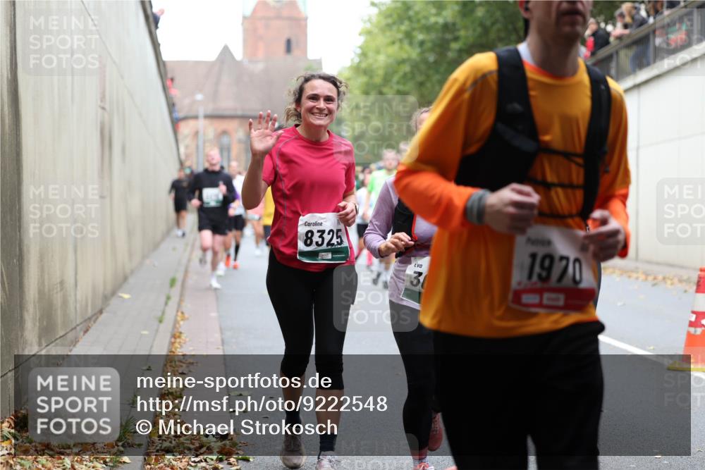 05.10.2025 - 20. swb-Marathon Bremen Michael Strokosch http://msf.ph/oto/9222548 05.10.2025 13:01:11 Laufen 8325, 1970 meine-sportfotos.de