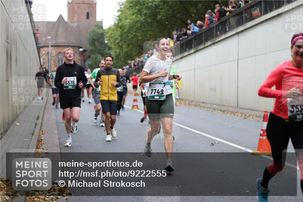 05.10.2025 - 20. swb-Marathon Bremen Michael Strokosch http://msf.ph/oto/9222555 05.10.2025 13:01:13 Laufen 55, 18, 7749, 8, 359 meine-sportfotos.de