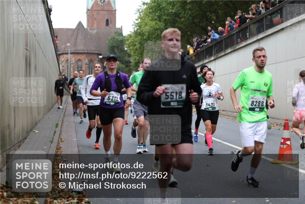 05.10.2025 - 20. swb-Marathon Bremen Michael Strokosch http://msf.ph/oto/9222562 05.10.2025 13:01:15 Laufen 5518, 6311, 11, 3431, 8288 meine-sportfotos.de