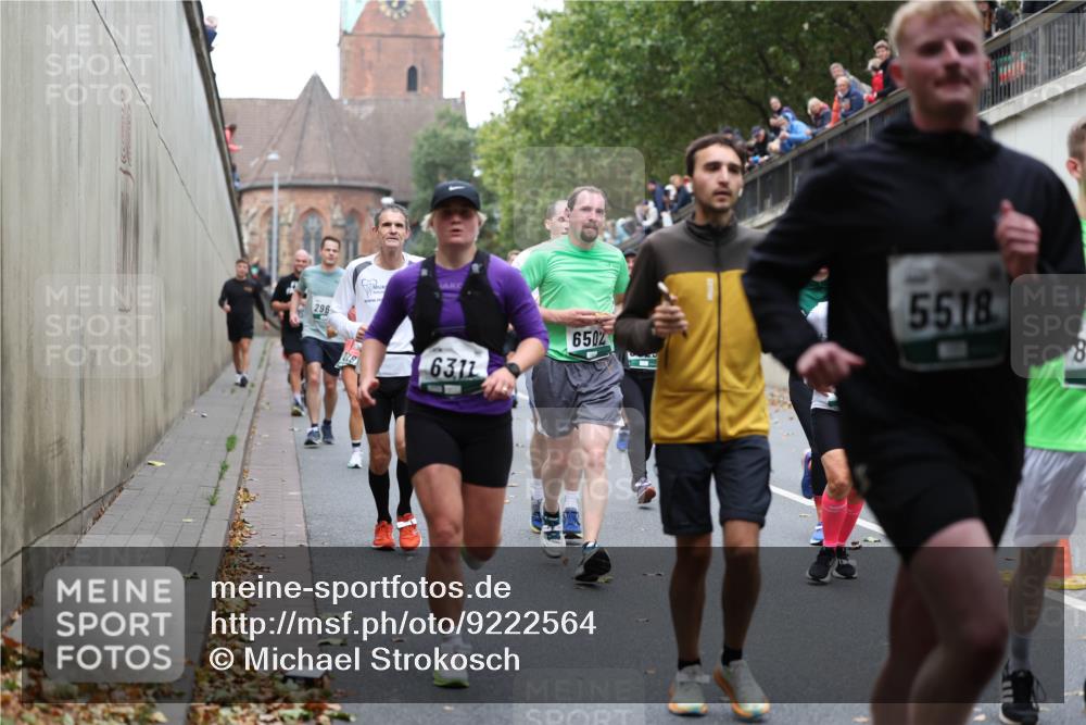 05.10.2025 - 20. swb-Marathon Bremen Michael Strokosch http://msf.ph/oto/9222564 05.10.2025 13:01:15 Laufen 296, 6311, 5518, 6502 meine-sportfotos.de