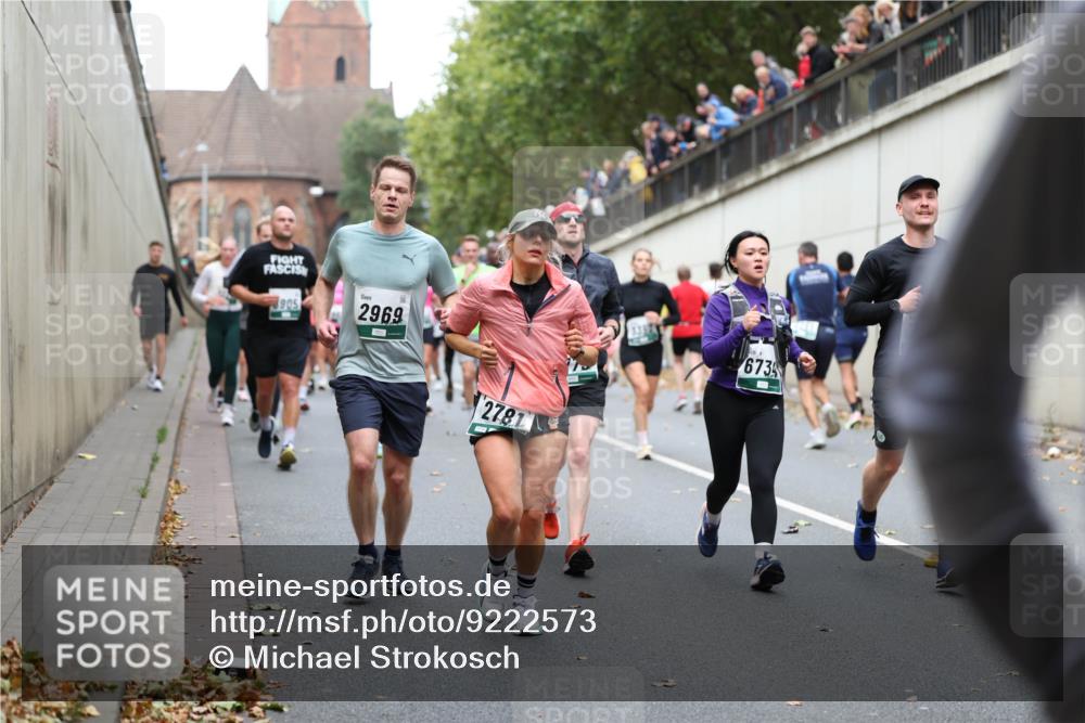 05.10.2025 - 20. swb-Marathon Bremen Michael Strokosch http://msf.ph/oto/9222573 05.10.2025 13:01:19 Laufen 905, 2969, 2781, 1397, 6735 meine-sportfotos.de