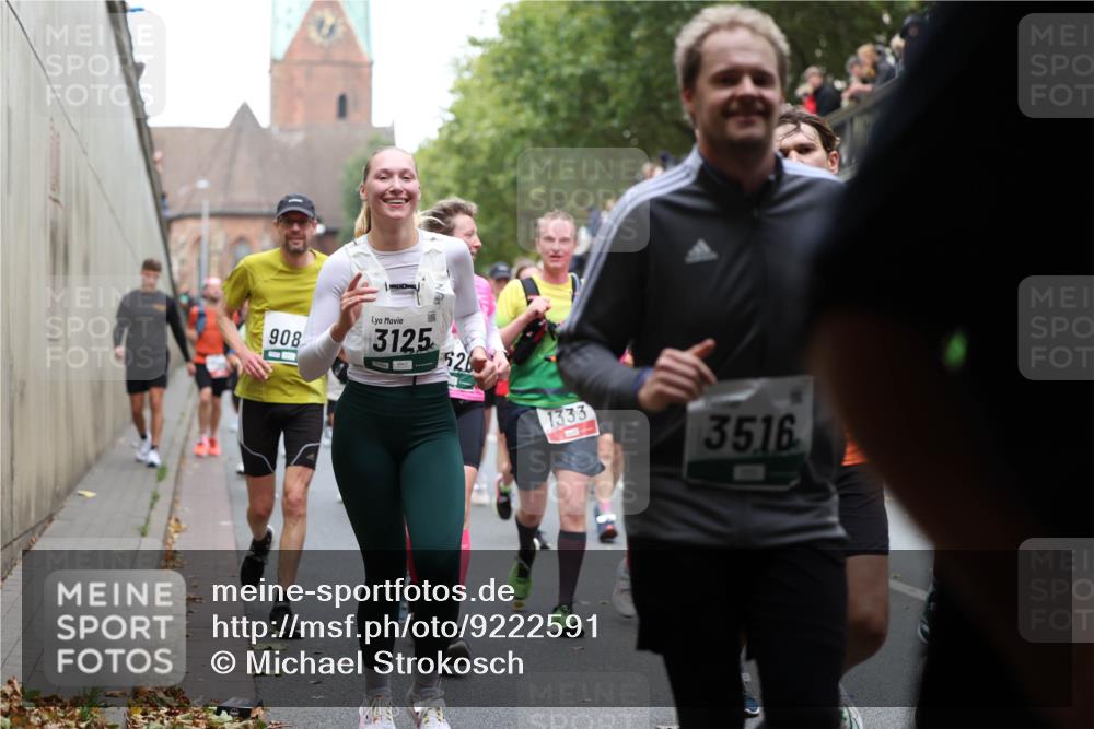 05.10.2025 - 20. swb-Marathon Bremen Michael Strokosch http://msf.ph/oto/9222591 05.10.2025 13:01:24 Laufen 908, 3125, 526, 1333, 3516 meine-sportfotos.de