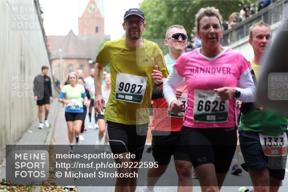 05.10.2025 - 20. swb-Marathon Bremen Michael Strokosch http://msf.ph/oto/9222595 05.10.2025 13:01:25 Laufen 9087, 6626, 1333 meine-sportfotos.de